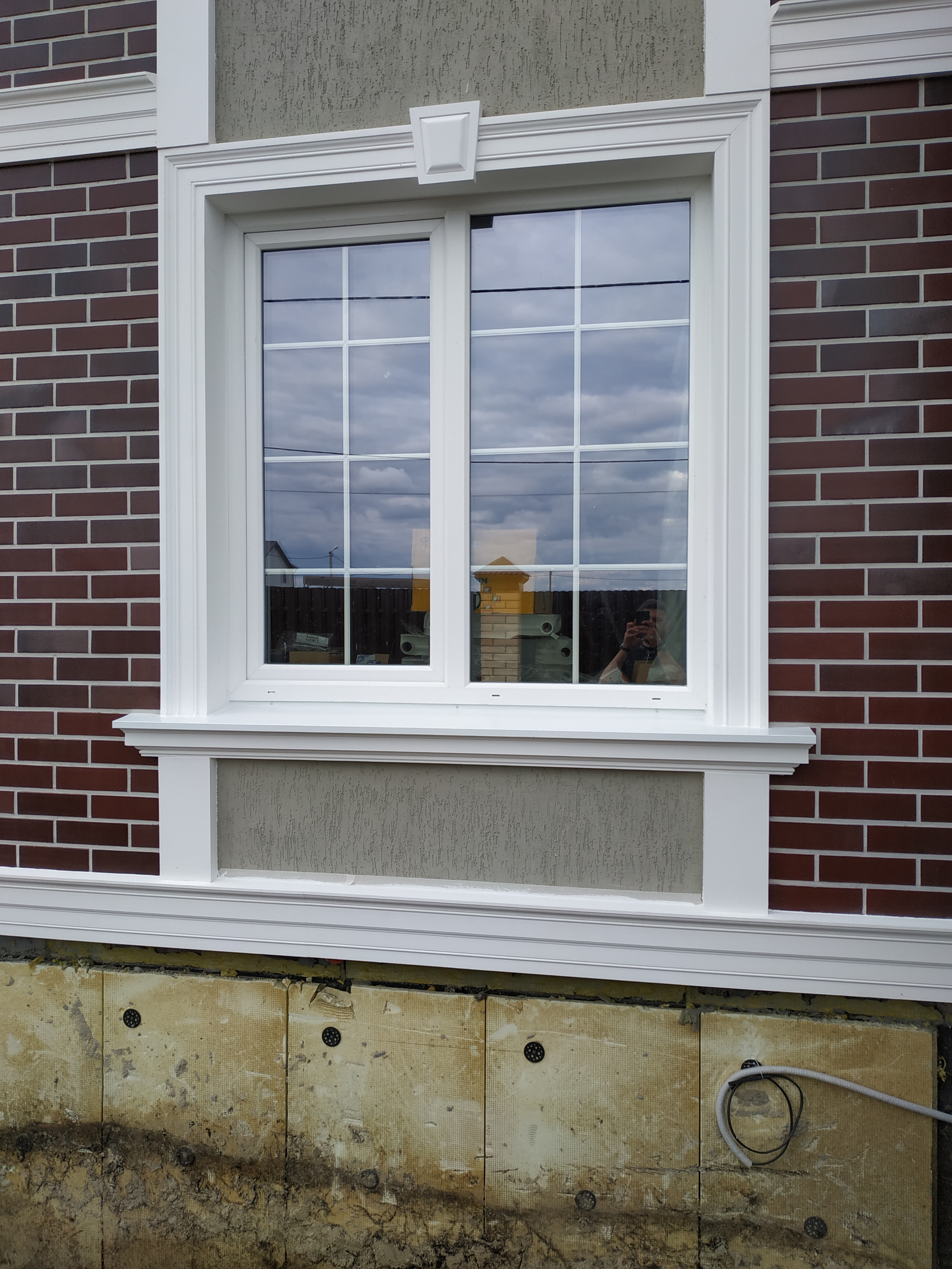 Установка архитектурных окон в коттедж